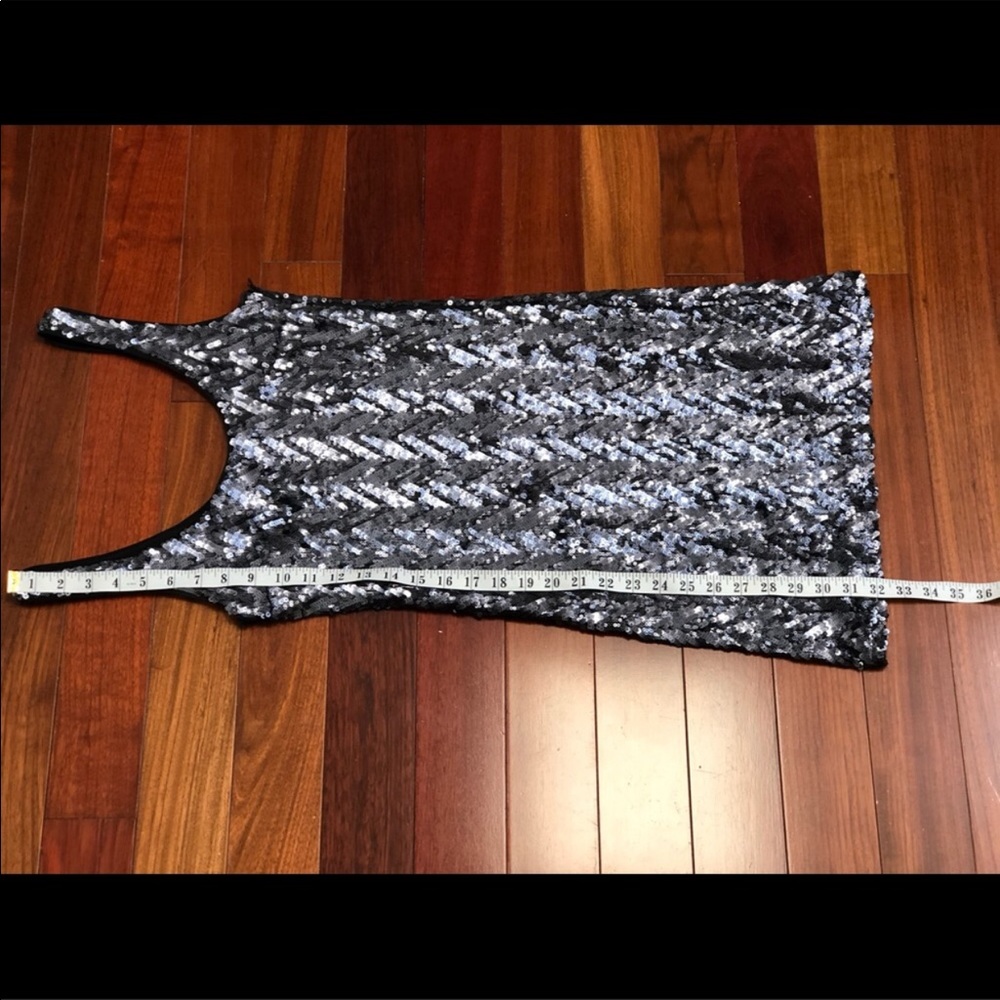 Dress - Picture 6 of 6